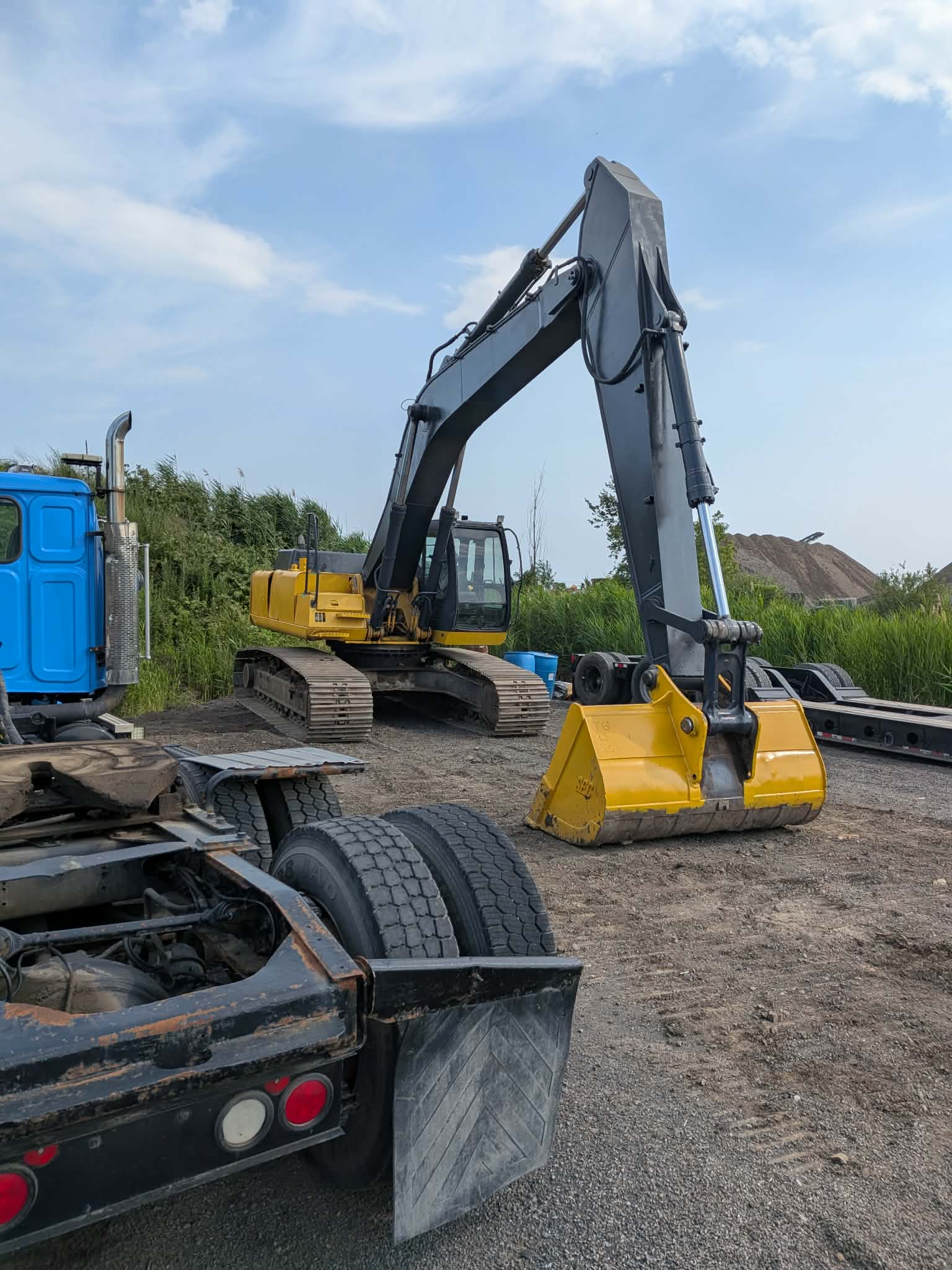 Excavatrice utilisée par CT Démolition Excavation